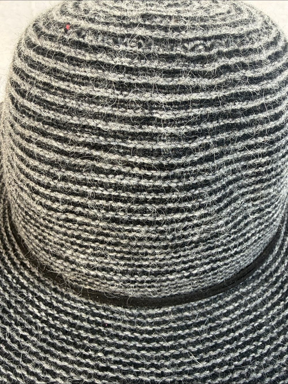 Gray hat  - Picture 12 of 12